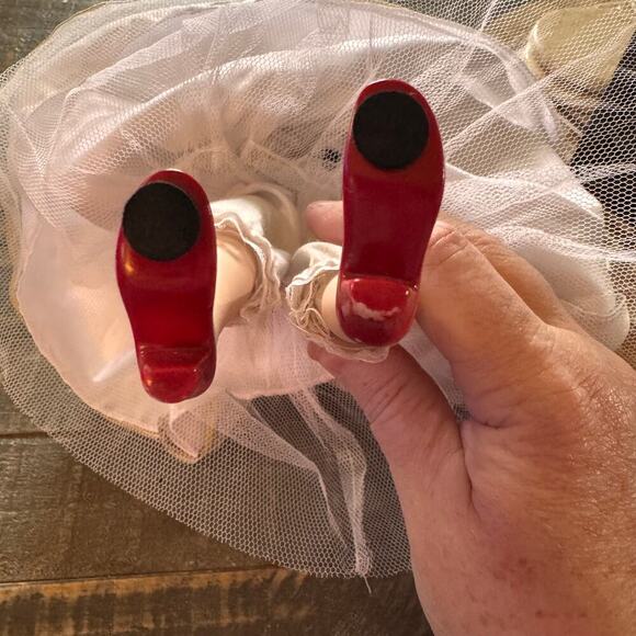 Disney Princess Brass Key Snow White And The Seven Dwarfs Porcelain Doll 14" - Picture 3 of 11